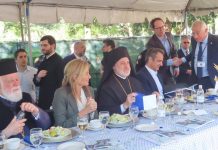 ΒΙΝΤΕΟ & ΦΩΤΟΣ: Τι ζήτησε ο Κρις Αλαχούζος από τον Κυρ. Μητσοτάκη όταν ο πρωθυπουργός επισκέφθηκε το Τάρπον Σπρίνγκς το 2020;