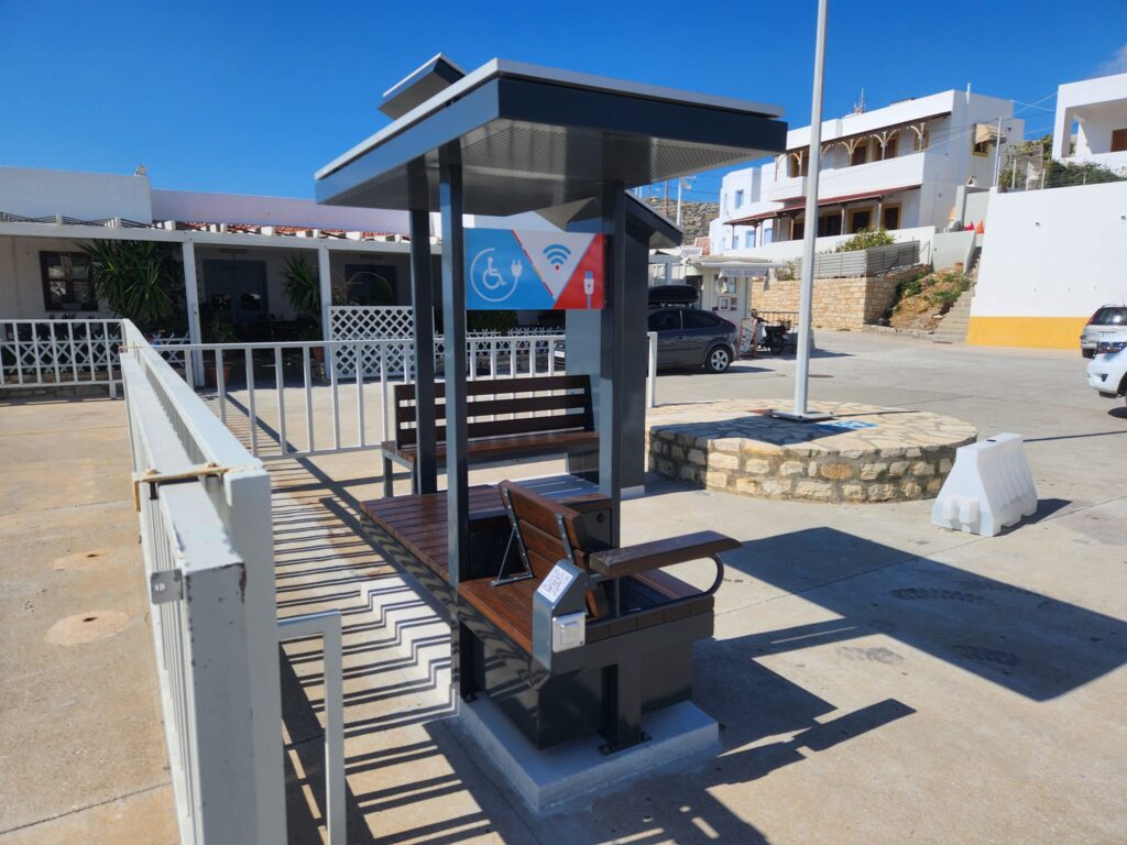 Τα πρώτα έξυπνα ενεργειακά παγκάκια και infokiosks στο Δήμο Λειψών είναι γεγονός!