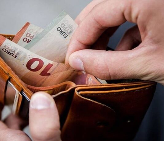 ‘Γονατίζει’ η ελληνική οικονομία: Αυξήσεις 20% στον καφέ και 11% στο κρέας