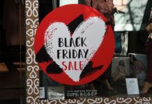 Βασίλης Κορκίδης: Η «Black Friday» της ελληνικής αγοράς απειλείται από τα κινεζικά e-shops