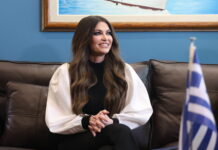 Κίμπερλι Γκίλφοϊλ: «Τα Θεοφάνια αναζωπυρώνουν την ελπίδα για το 2026» – Ευχές από την πρέσβειρα των ΗΠΑ