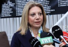 Η πτώση Καρυστιανού στις μετρήσεις και οι συνεντεύξεις σε ελεγχόμενο περιβάλλον