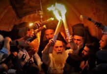 Σε πλήρη ετοιμότητα το ΥΠΕΞ για το Άγιο Φως: Τα σενάρια μεταφοράς λόγω της κρίσης