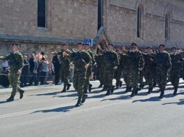 Ρόδος: Με λαμπρότητα η επέτειος Ενσωμάτωσης της Δωδεκανήσου – Ελικόπτερα ‘Απάτσι’ και F-16 γέμισαν περηφάνια τους Ροδίτες -video