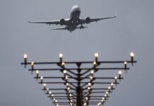 Οι πρώτες ελλείψεις αεροπορικών καυσίμων φέρνουν νέα σύννεφα στον τουρισμό