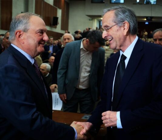 Μαξίμου: Εκνευρισμός από τα ηχηρά μηνύματα Καραμανλή – Έρχεται νέα παρέμβαση Σαμαρά