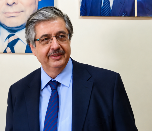 Γιώργος Λουλουδάκης: «Η Νέα Δημοκρατία έχει εγκλωβιστεί κάτω από το 25% – Το πολιτικό σκηνικό οδηγείται σε ανακατατάξεις» (ηχητικό