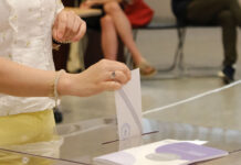Δημοσκόπηση Opinion Poll: Στο 30,5% η ΝΔ με διαφορά 15 μονάδων από τον δεύτερο (πλέον) Τσίπρα, τρίτη η Καρυστιανού, έπεσε τέταρτο το ΠΑΣΟΚ κοντά σε μονοψήφιο
