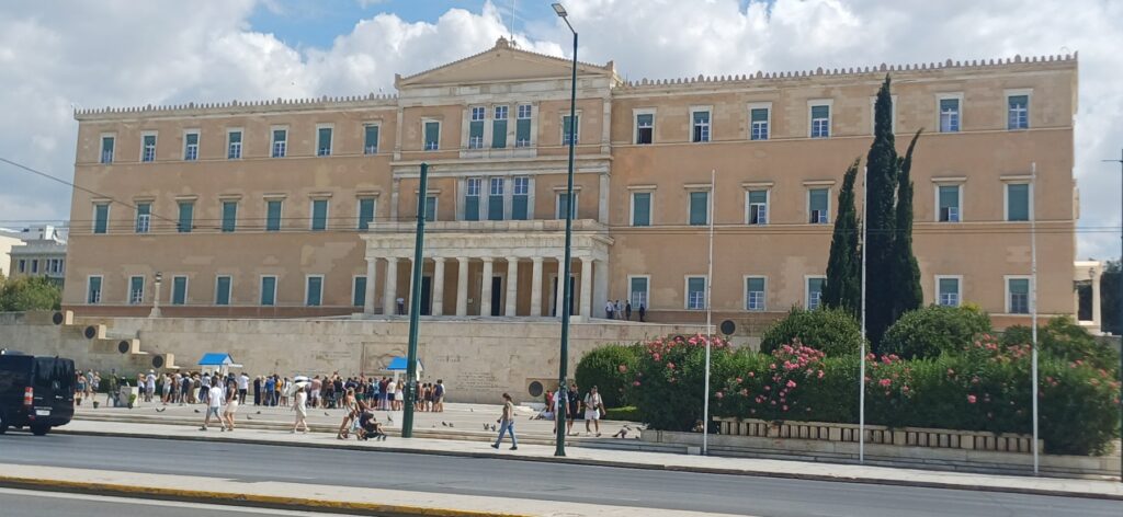 «Μήλον της έριδος» οι 53 ανεξάρτητοι βουλευτές: Ποιοι είναι, από πού προέρχονται και πού πηγαίνουν (ονόματα)